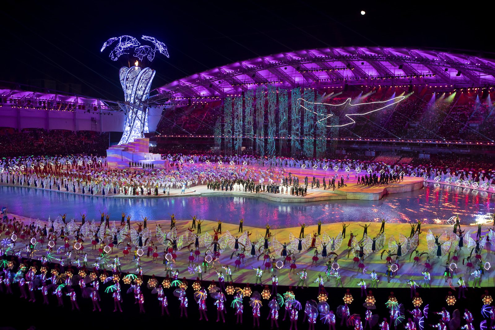 Руки на геймпаде во время файтинга